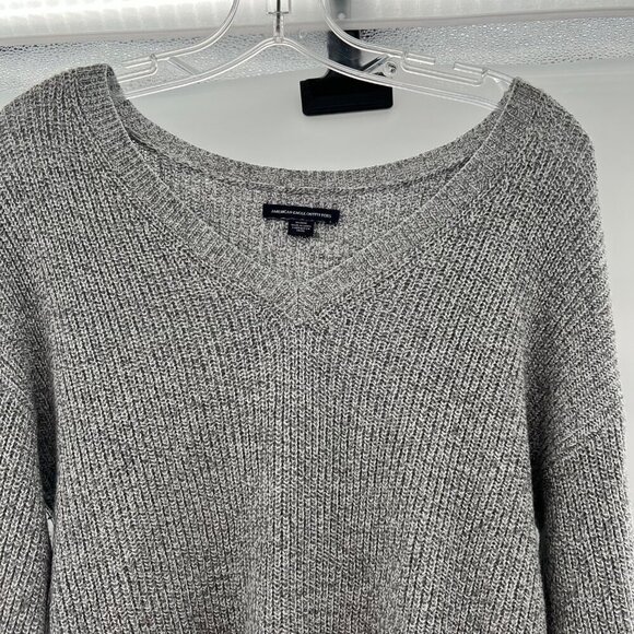 American Eagle Women's Tight Knit V-Neck Sweater Bow Cuff Gray Size Medium - Picture 2 of 9